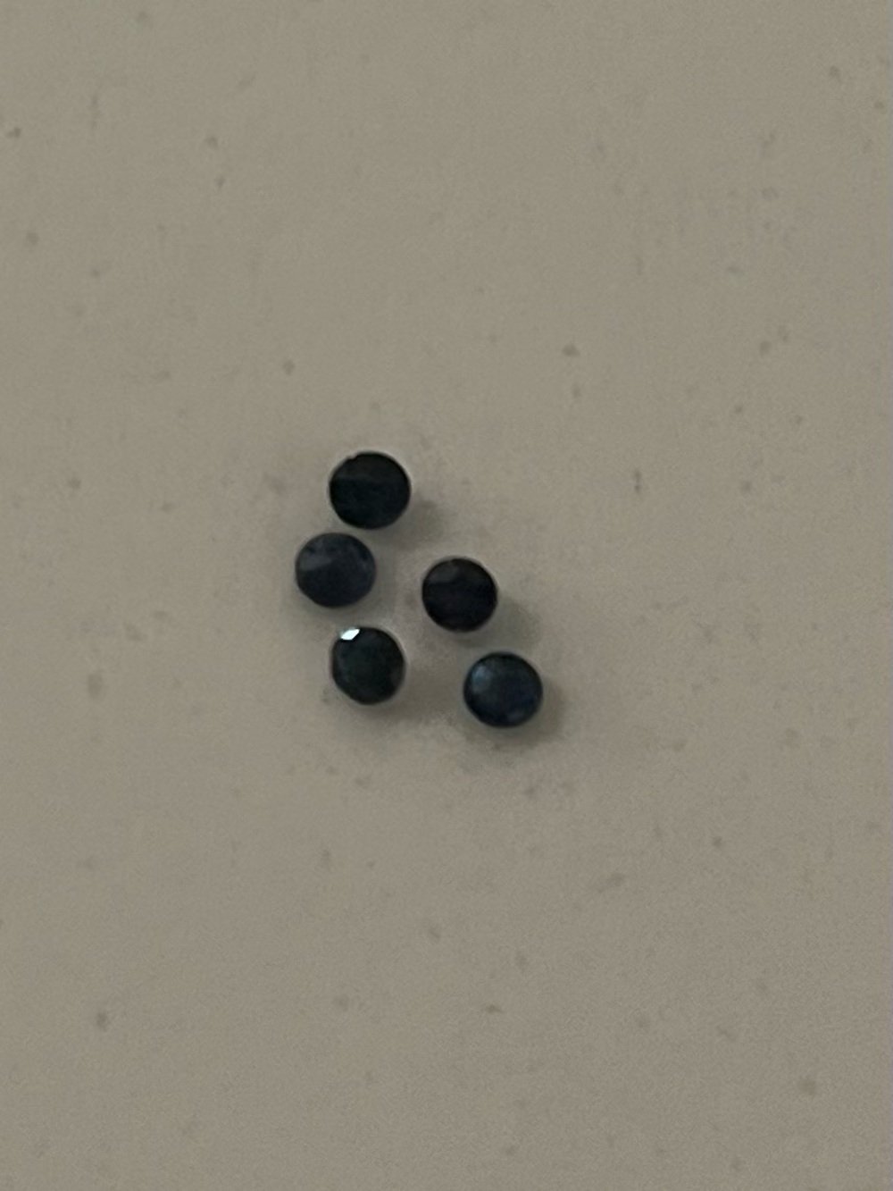 Set of 5 loose 2mm blue sapphires